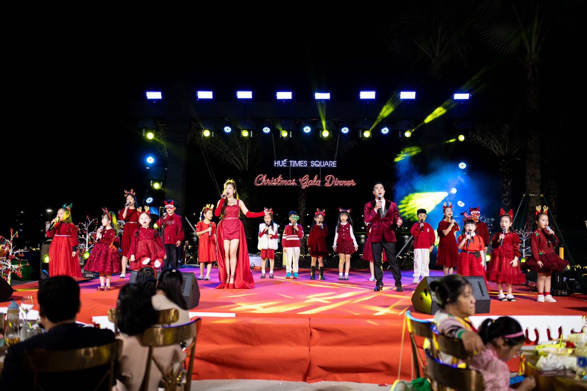 Khoảnh khắc Giáng Sinh rực rỡ tại Huế Times Square