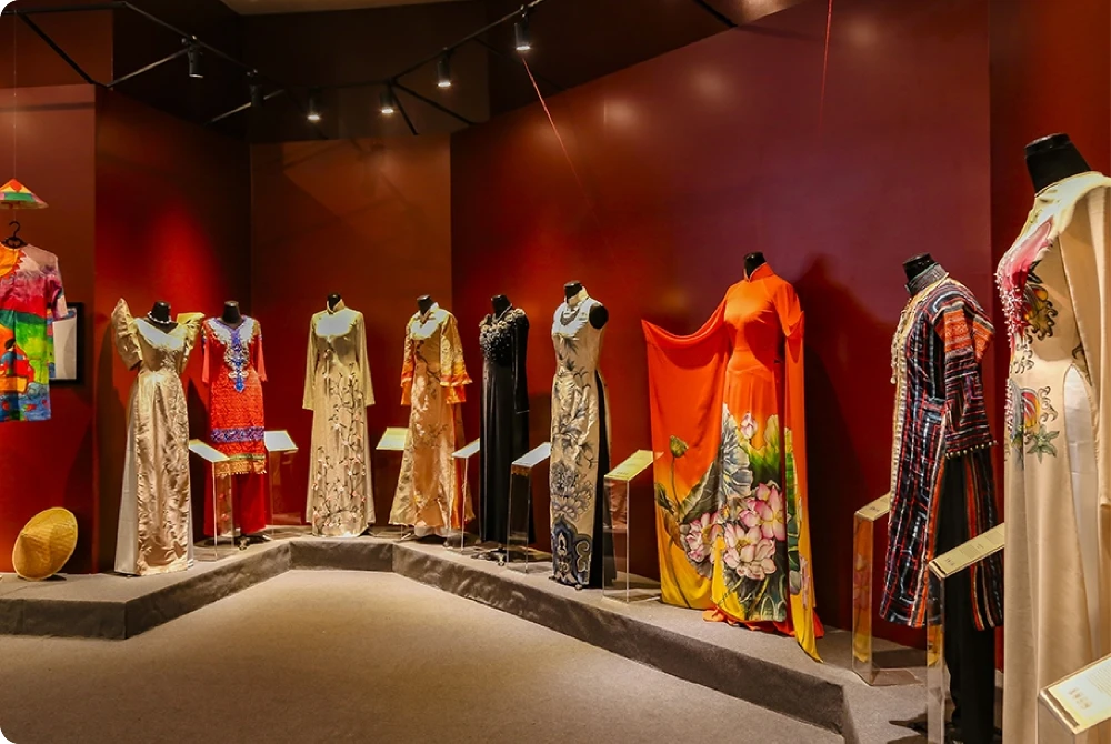 Exhibition - Triển lãm 1